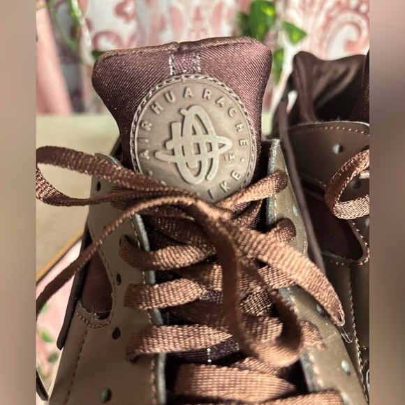 LAST CHANCE Nike Women's Sneakers in Burgundy and White - Picture 6 of 9